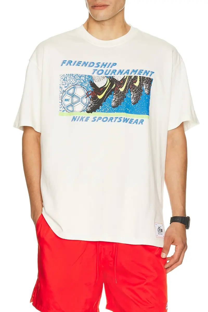 Nike NSW Tee LSE Celeb Fb 2 | Image 1 Nike NSW Tee LSE Celeb Fb 2 | Image 1