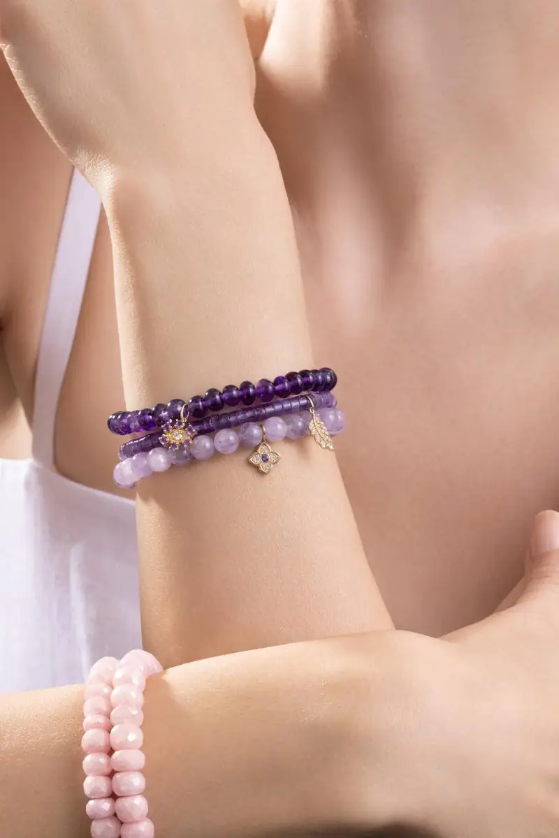 Sydney Evan Amethyst Tiny Feather Charm Bracelet | Thumbnail 4