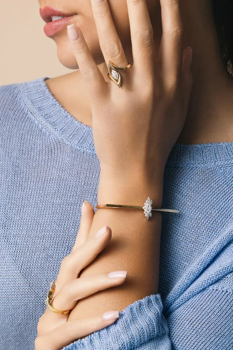 YEPREM Diamond Golden Strada Bangle Bracelet | Thumbnail 2 YEPREM Diamond Golden Strada Bangle Bracelet | Thumbnail 2