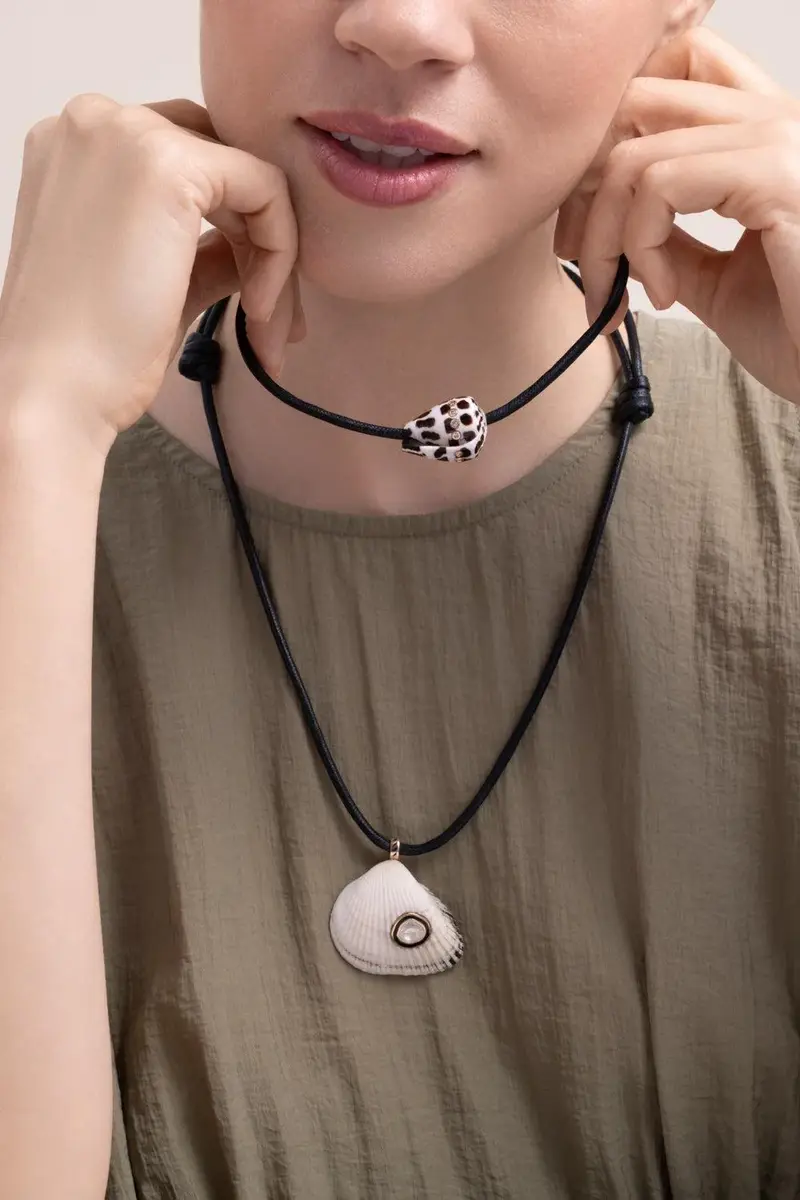 DEZSO BY SARA BELTRÁN Diamond Grande Conus Shell Necklace | Thumbnail 4 DEZSO BY SARA BELTRÁN Diamond Grande Conus Shell Necklace | Thumbnail 4