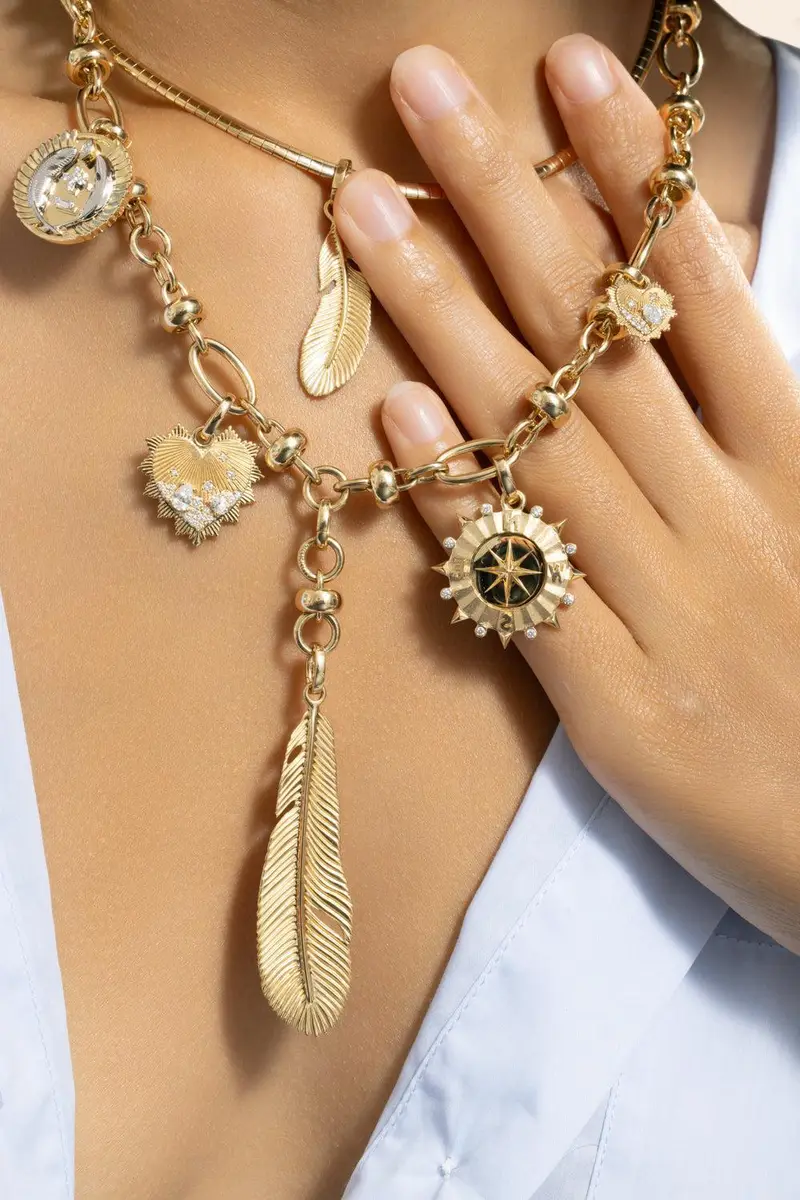 Foundrae Diamond Medium Vivacity Medallion | Thumbnail 3