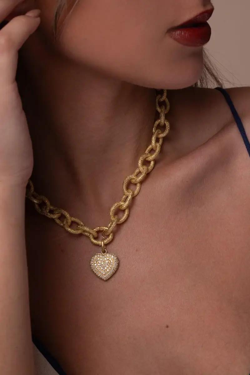 Carolina Bucci Diamond Pavé Small Cuore Pendant | Thumbnail 5 Carolina Bucci Diamond Pavé Small Cuore Pendant | Thumbnail 5
