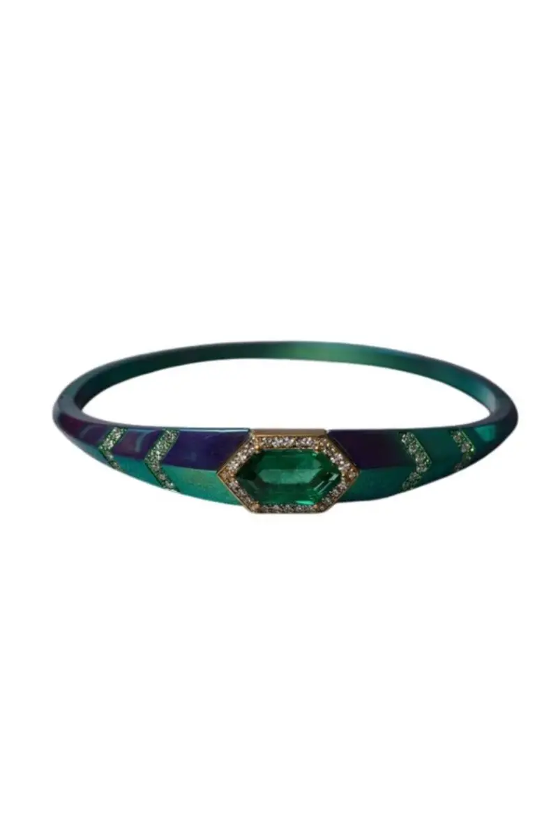 ARUNASHI Emerald Elongated Hexagon Bracelet | Image 1 ARUNASHI Emerald Elongated Hexagon Bracelet | Image 1