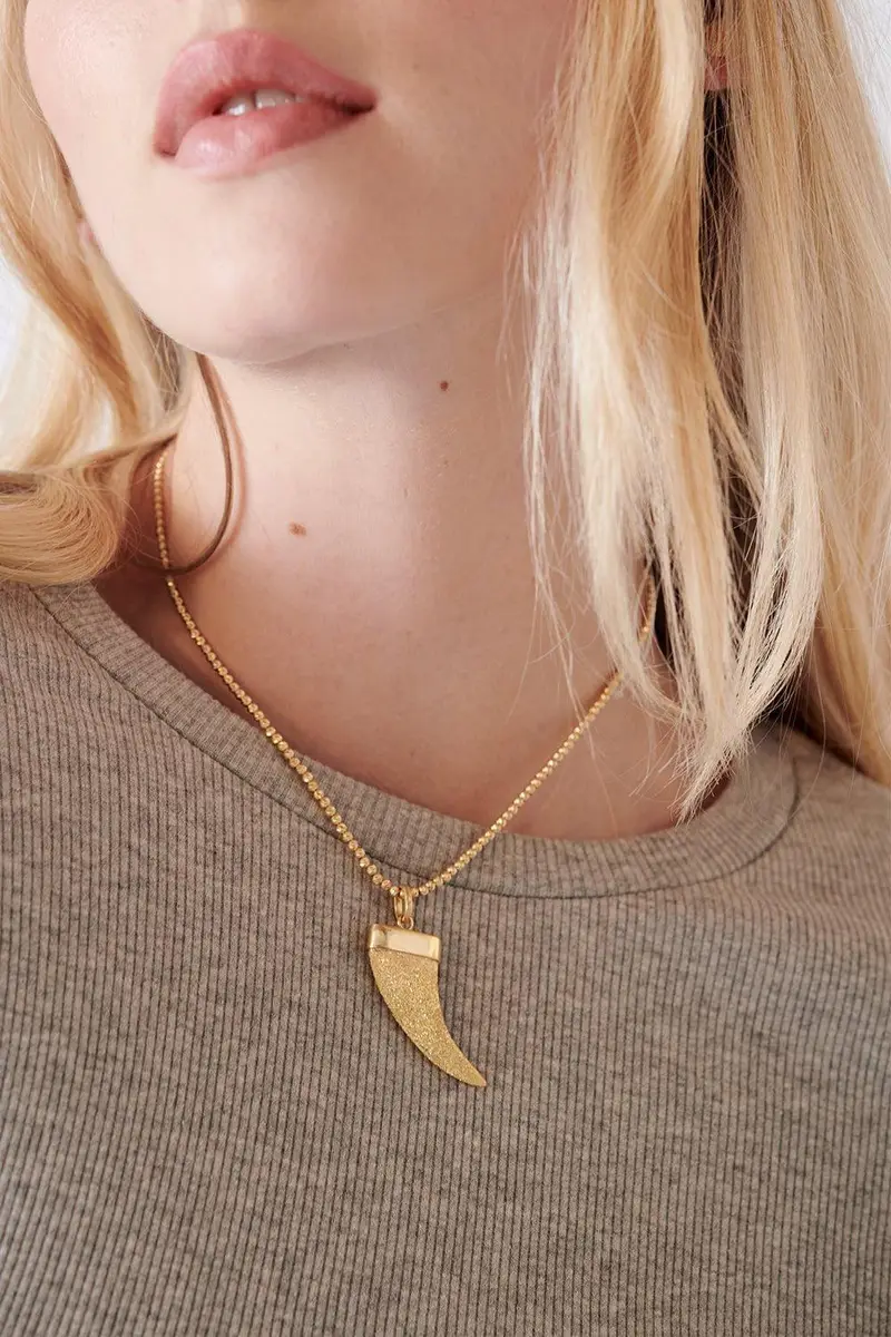 Carolina Bucci Florentine Finish Corno Pendant | Thumbnail 5 Carolina Bucci Florentine Finish Corno Pendant | Thumbnail 5