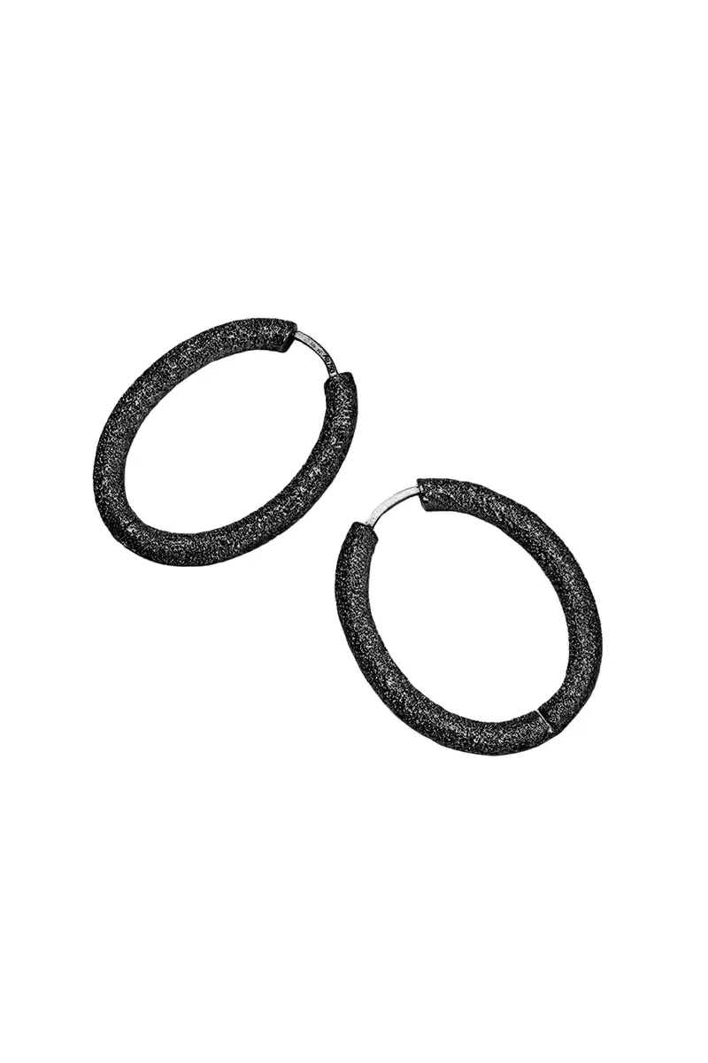 Carolina Bucci Florentine Finish Small Oval Hoop Earrings | Thumbnail 9 Carolina Bucci Florentine Finish Small Oval Hoop Earrings | Thumbnail 9