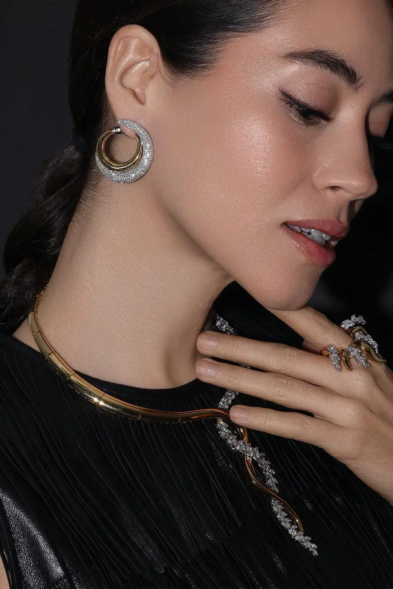 YEPREM Golden Strada Diamond Open Hoop Earrings | Thumbnail 3
