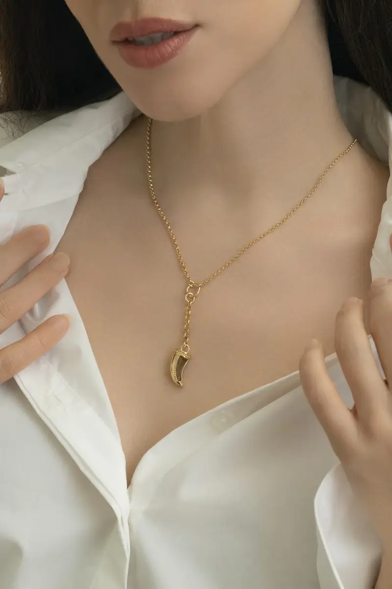Foundrae Green Prasiolite Small La Loba Claw Belcher Necklace | Thumbnail 2