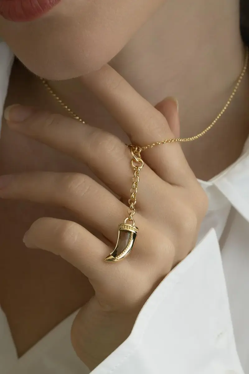 Foundrae Green Prasiolite Small La Loba Claw Belcher Necklace | Thumbnail 3