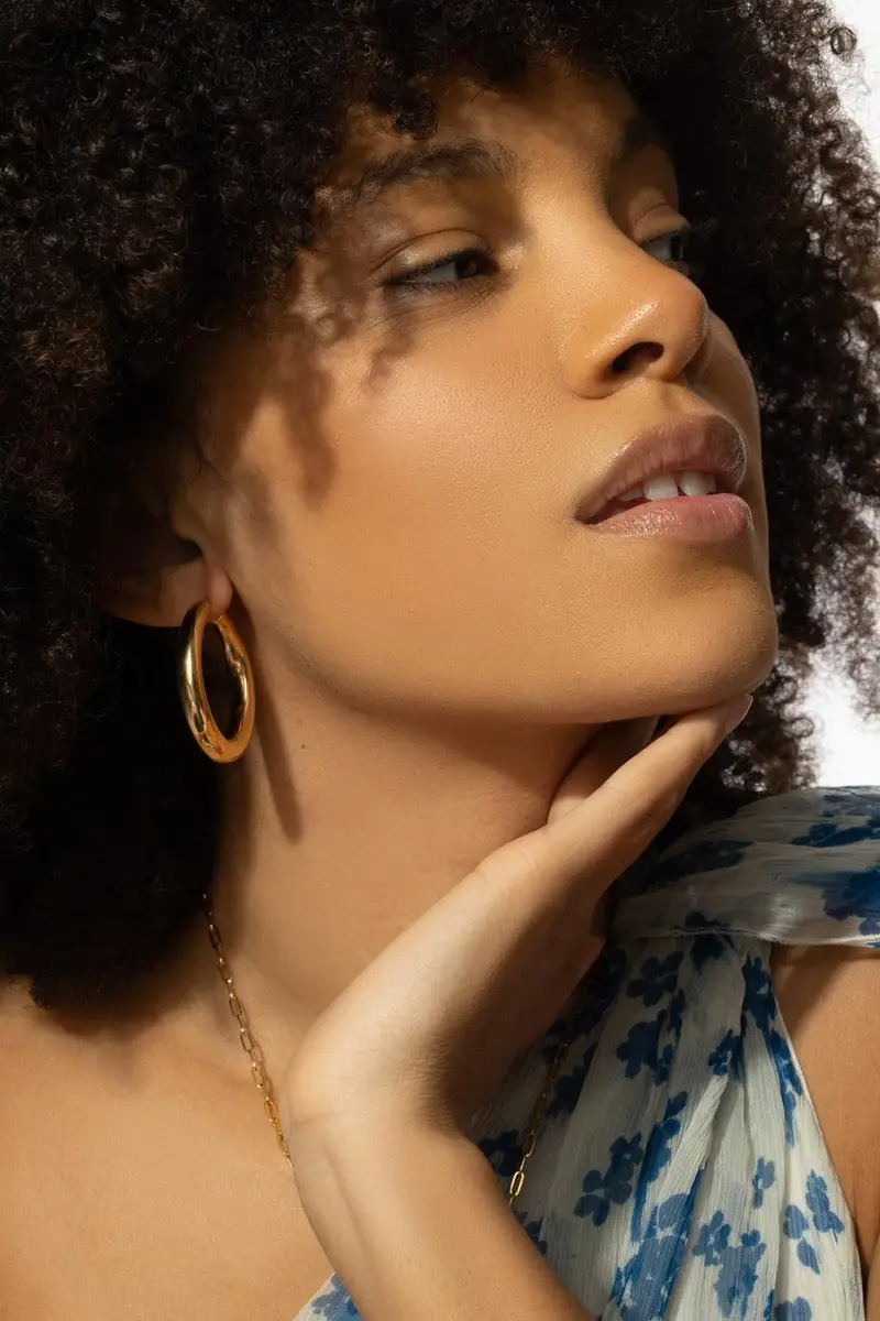 LISA NIK Round Hoop Earrings | Thumbnail 2