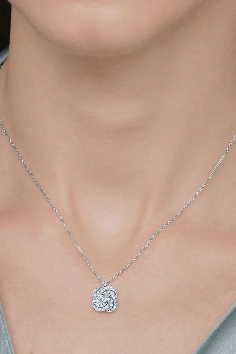 KWIAT Splendor Clover Swirl Pendant Necklace | Thumbnail 2