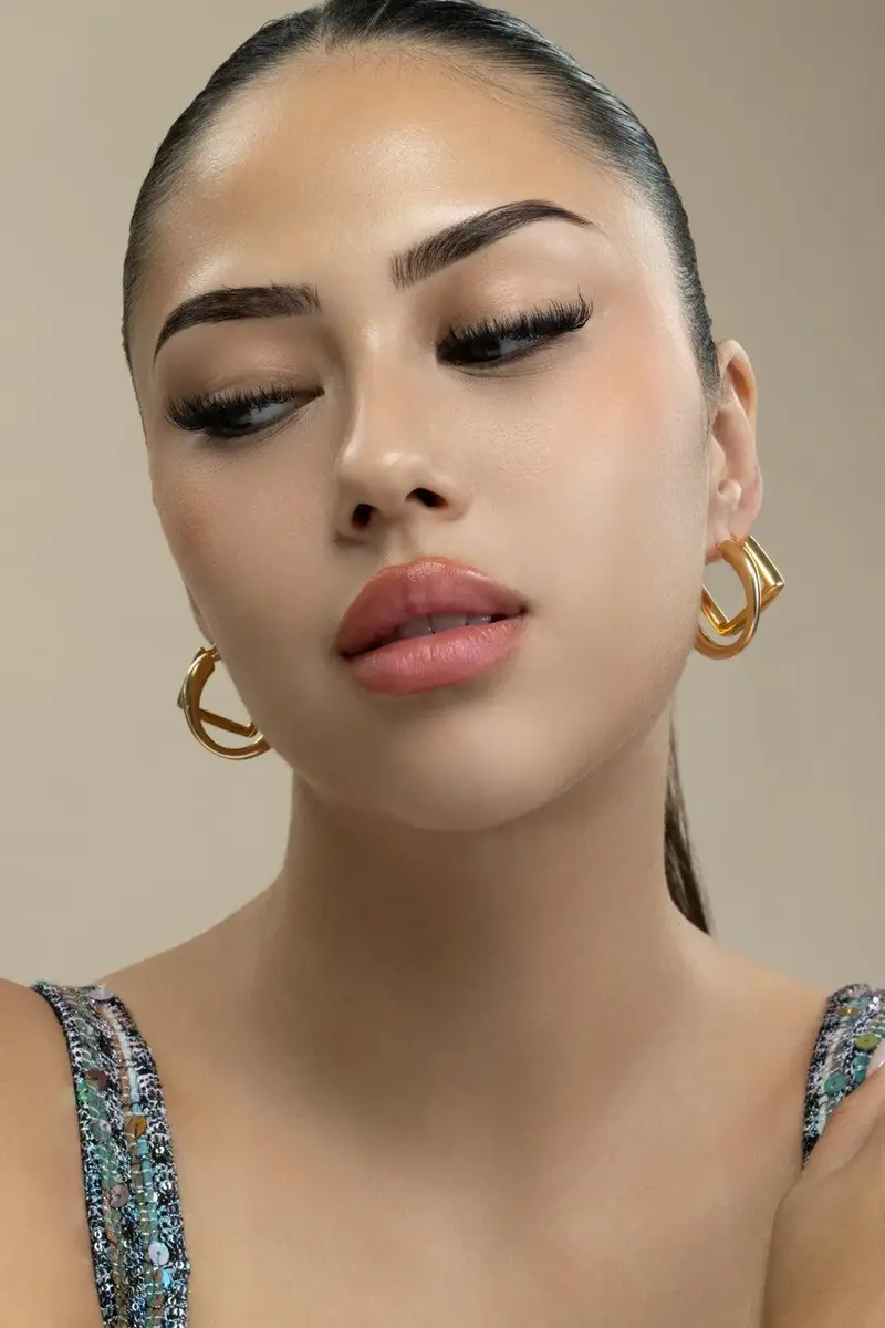 LISA NIK Thin to Thick Round Hoop Earrings | Thumbnail 3