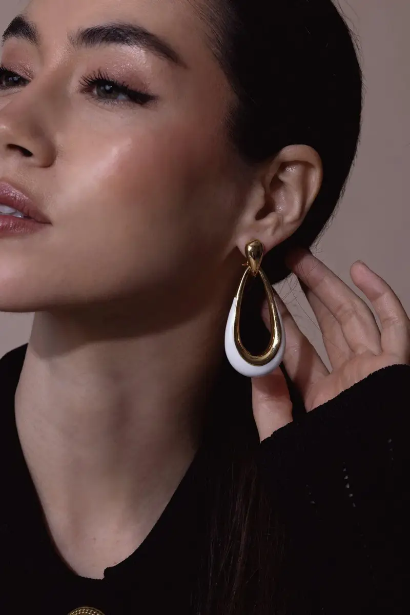 SIDNEY GARBER White Door Knocker Earrings | Thumbnail 2