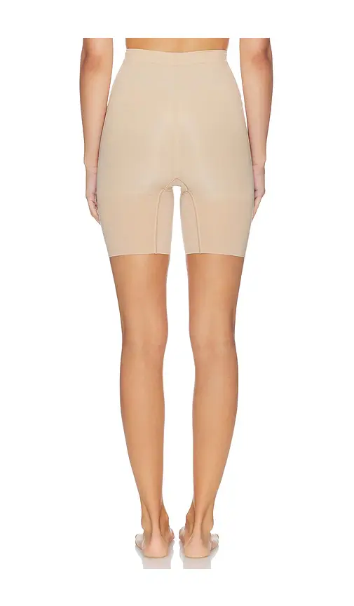 Spanx Sculpt Gofigure Mid Thigh Short | Thumbnail 3 Spanx Sculpt Gofigure Mid Thigh Short | Thumbnail 3