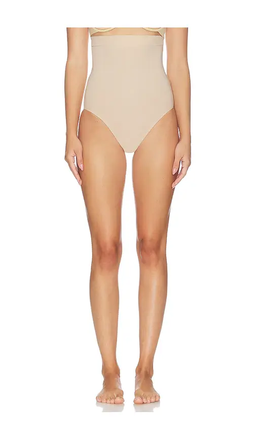 Spanx Sculpt Gofigure High Wasit Brief | Image 1 Spanx Sculpt Gofigure High Wasit Brief | Image 1