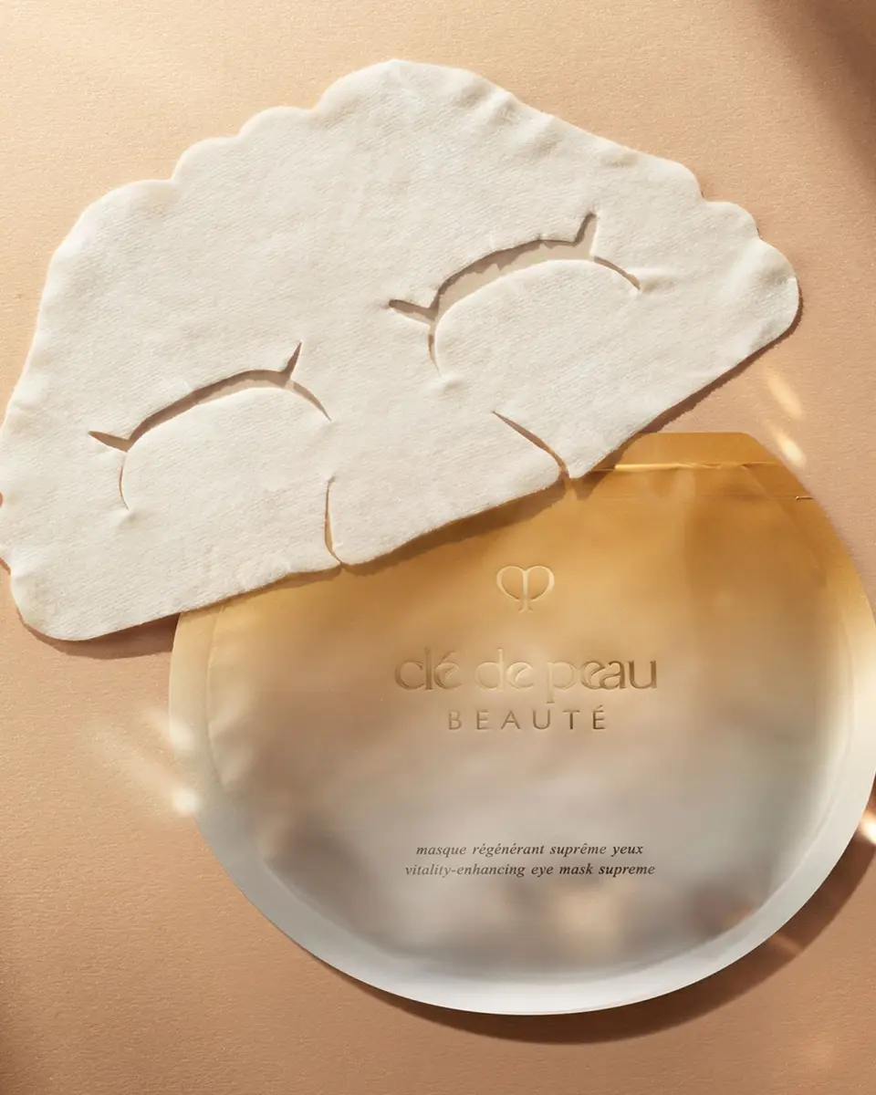 CLÉ DE PEAU BEAUTÉ Vitality-Enhancing Eye Mask Supreme, 6 sheets | Thumbnail 4 CLÉ DE PEAU BEAUTÉ Vitality-Enhancing Eye Mask Supreme, 6 sheets | Thumbnail 4