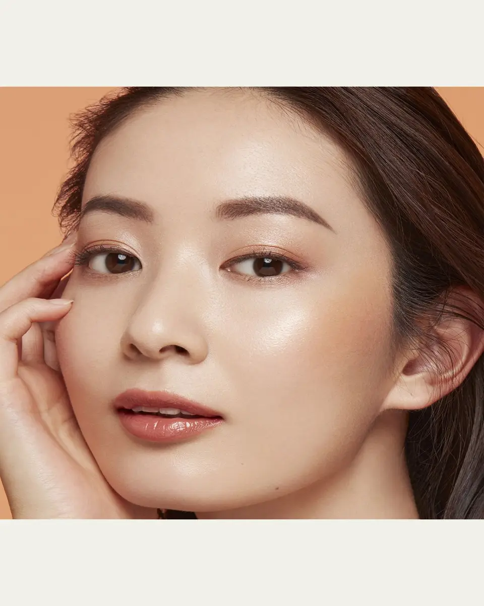 CLÉ DE PEAU BEAUTÉ 1 oz. The Luminizing Face Enhancer | Thumbnail 4 CLÉ DE PEAU BEAUTÉ 1 oz. The Luminizing Face Enhancer | Thumbnail 4