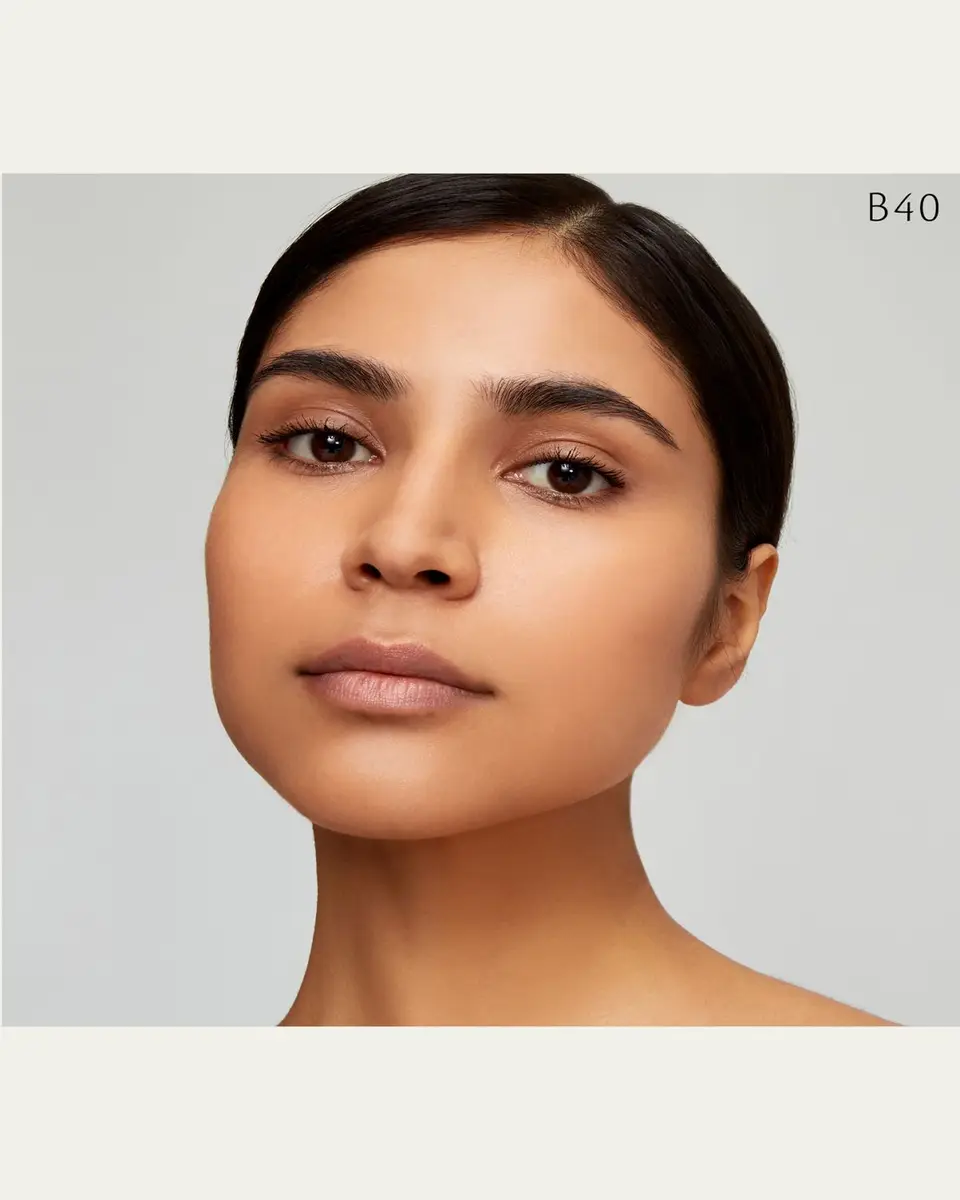 CLÉ DE PEAU BEAUTÉ Radiant Fluid Foundation Natural SPF 25, 1.1 oz. | Thumbnail 4 CLÉ DE PEAU BEAUTÉ Radiant Fluid Foundation Natural SPF 25, 1.1 oz. | Thumbnail 4