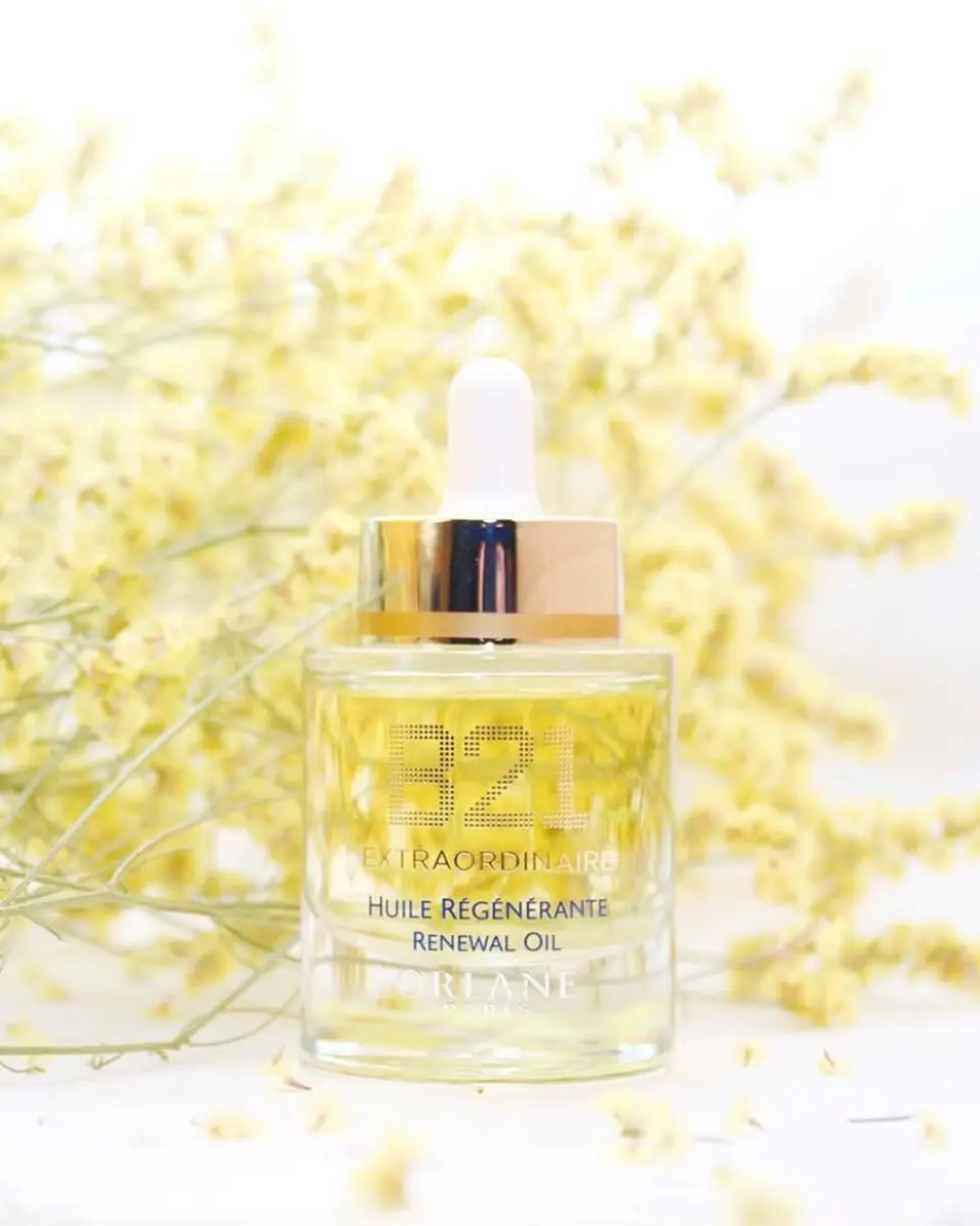 Orlane B21 Extraordinaire Renewal Oil, 1 oz. | Thumbnail 3 Orlane B21 Extraordinaire Renewal Oil, 1 oz. | Thumbnail 3