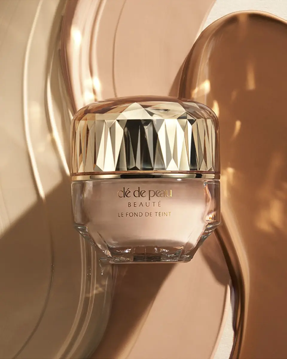 CLÉ DE PEAU BEAUTÉ The Foundation, SPF 22, 1 oz. | Thumbnail 6