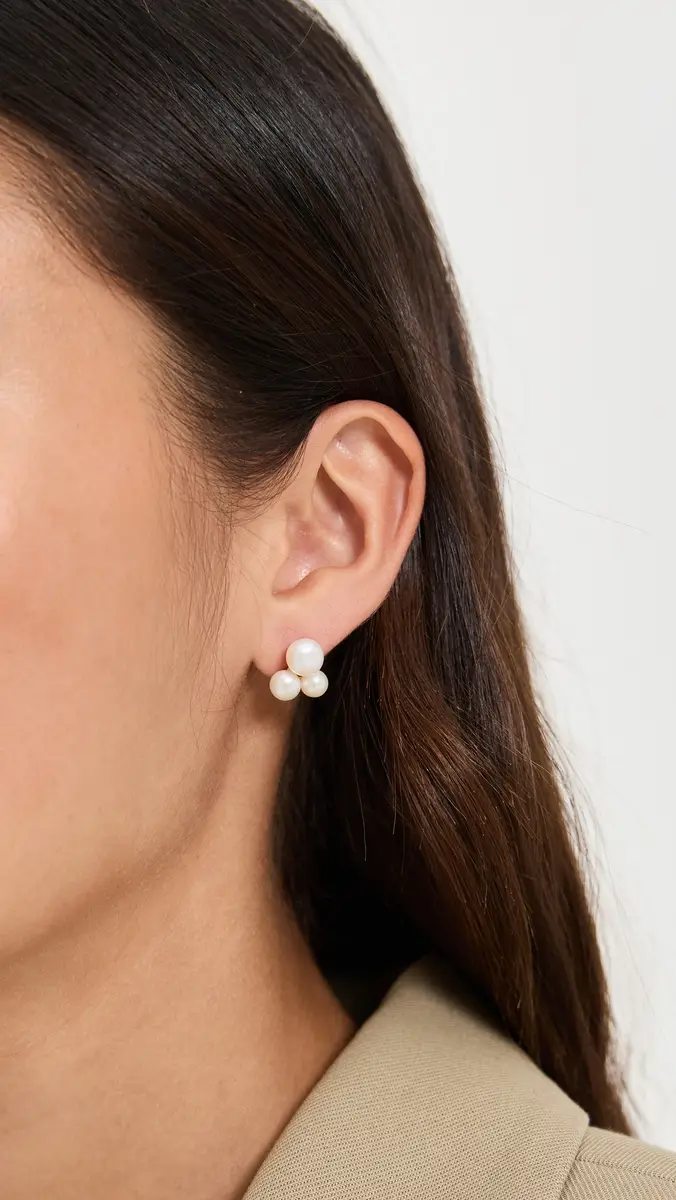Shashi Pearl Bouquet Stud | Thumbnail 3