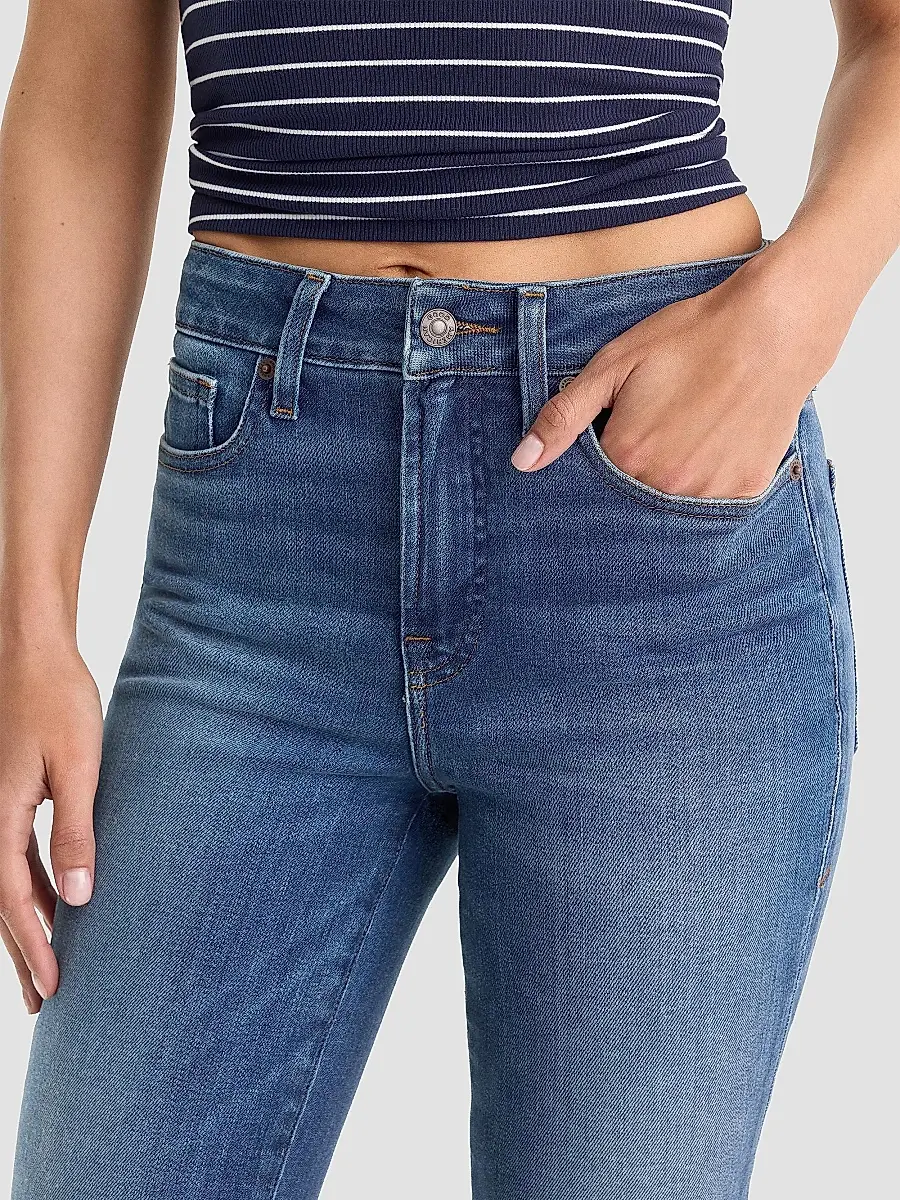 GOOD AMERICAN Women's Soft Tech Good Legs Flare Jeans | Thumbnail 4 GOOD AMERICAN Women's Soft Tech Good Legs Flare Jeans | Thumbnail 4