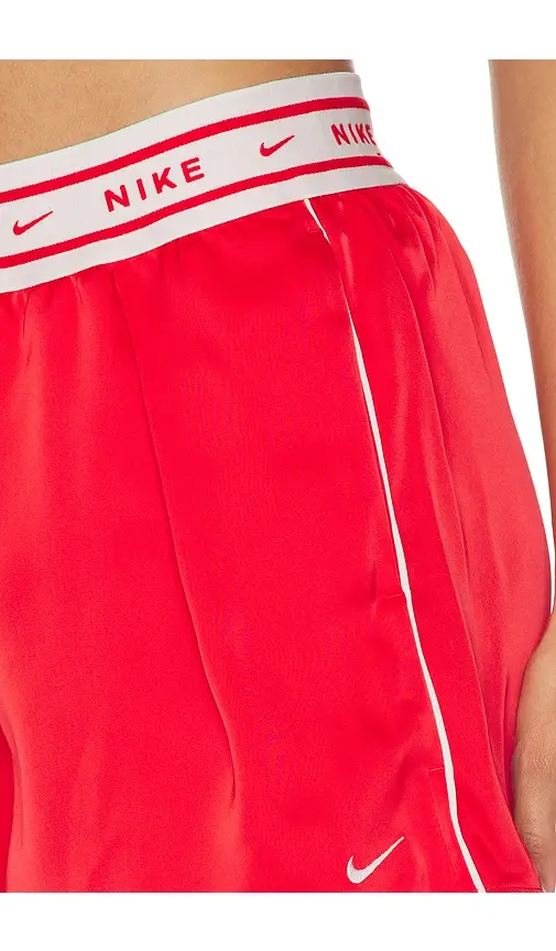 Nike Women's Loose Shorts | Thumbnail 6 Nike Women's Loose Shorts | Thumbnail 6