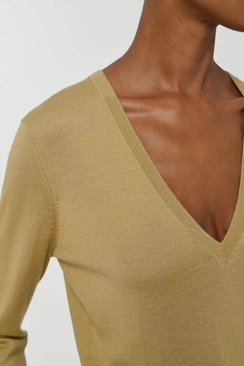 Gabriela Hearst Clementia Knit V-Neck Sweater in Hay Cashmere Silk | Thumbnail 5