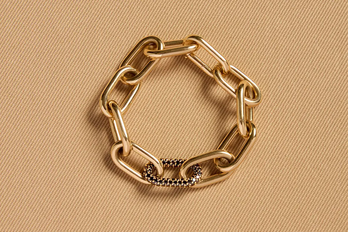 Gabriela Hearst Pave Link Bracelet in 18K Yellow Gold & Black Diamonds (Classic Links) | Thumbnail 4 Gabriela Hearst Pave Link Bracelet in 18K Yellow Gold & Black Diamonds (Classic Links) | Thumbnail 4