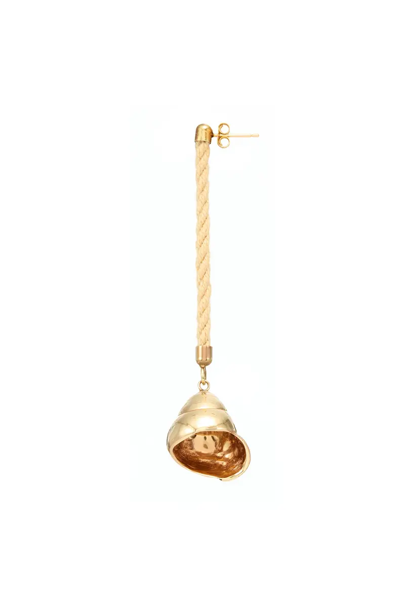 Gabriela Hearst Venus Shell Mono Earring in 18K Yellow Gold | Thumbnail 3 Gabriela Hearst Venus Shell Mono Earring in 18K Yellow Gold | Thumbnail 3