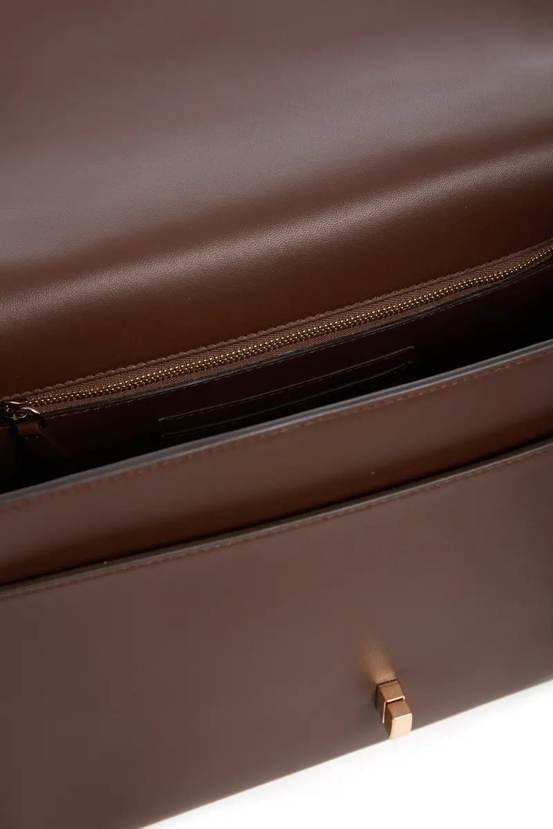Gabriela Hearst Large Leonora Flap Bag in Chocolate Leather | Thumbnail 3 Gabriela Hearst Large Leonora Flap Bag in Chocolate Leather | Thumbnail 3