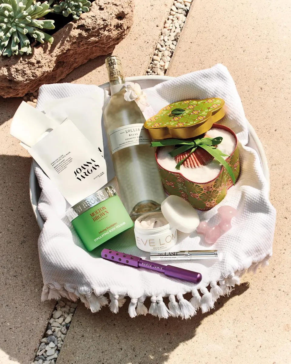 Molton Brown Infusing Eucalyptus Stimulating Body Polisher | Thumbnail 5 Molton Brown Infusing Eucalyptus Stimulating Body Polisher | Thumbnail 5