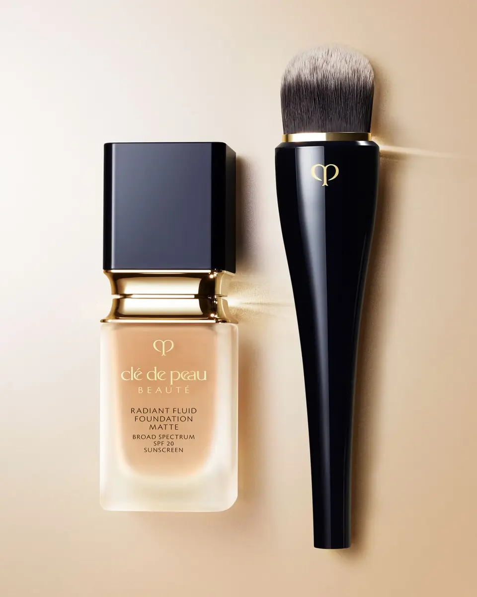 CLÉ DE PEAU BEAUTÉ Light Coverage Foundation Brush | Thumbnail 2 CLÉ DE PEAU BEAUTÉ Light Coverage Foundation Brush | Thumbnail 2