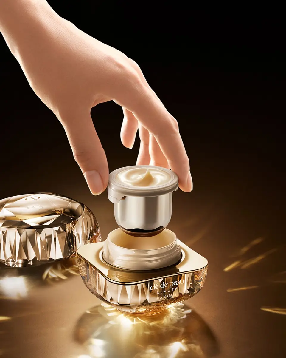 CLÉ DE PEAU BEAUTÉ La Creme Refill, 1.7 oz. | Thumbnail 4 CLÉ DE PEAU BEAUTÉ La Creme Refill, 1.7 oz. | Thumbnail 4
