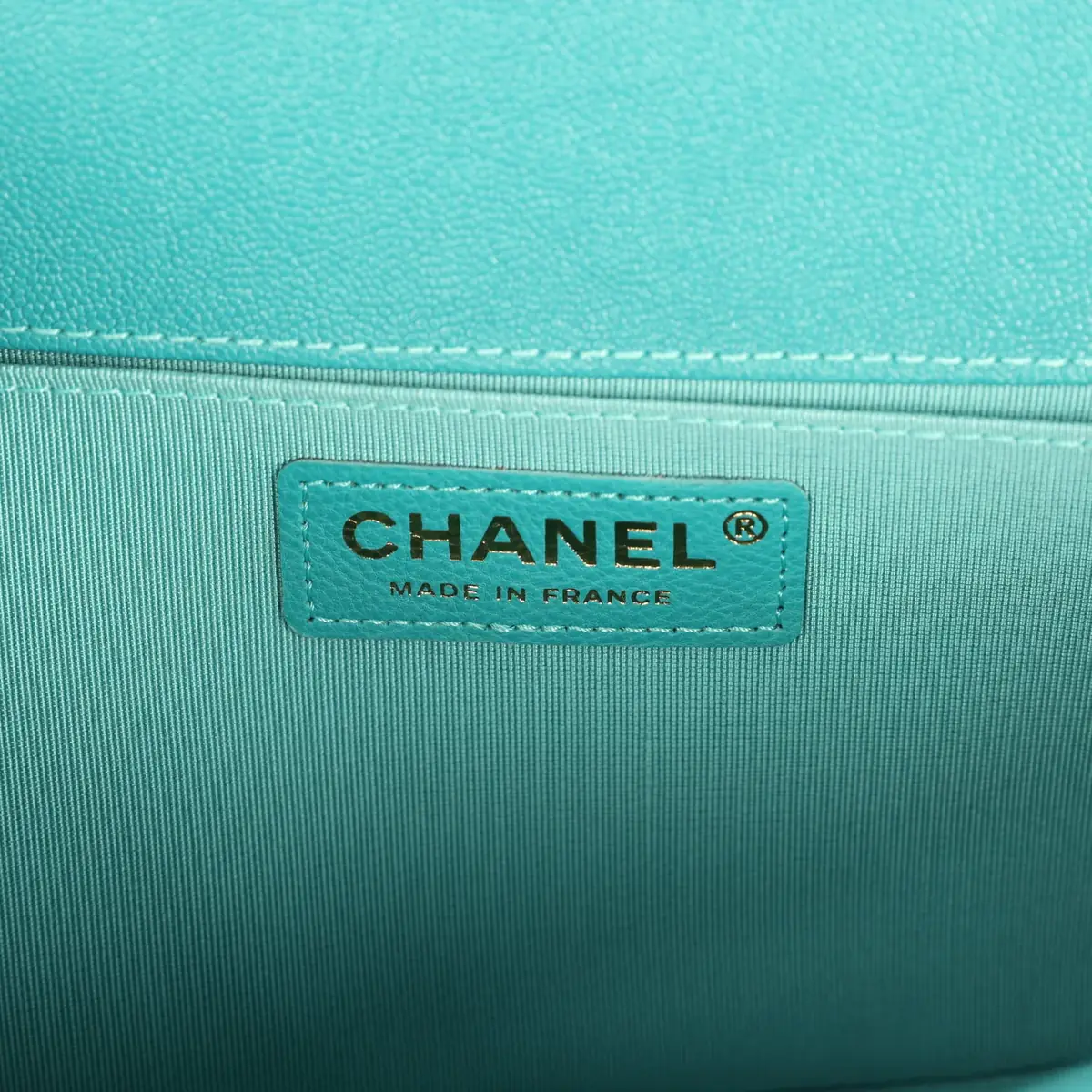Chanel Pre-owned Chanel Medium Boy Bag Turquoise Shiny Caviar Antique Gold Hardware | Thumbnail 9 Chanel Pre-owned Chanel Medium Boy Bag Turquoise Shiny Caviar Antique Gold Hardware | Thumbnail 9