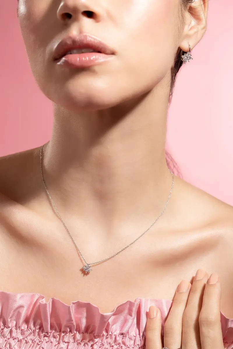 KWIAT Diamond Star Pendant Necklace | Thumbnail 2