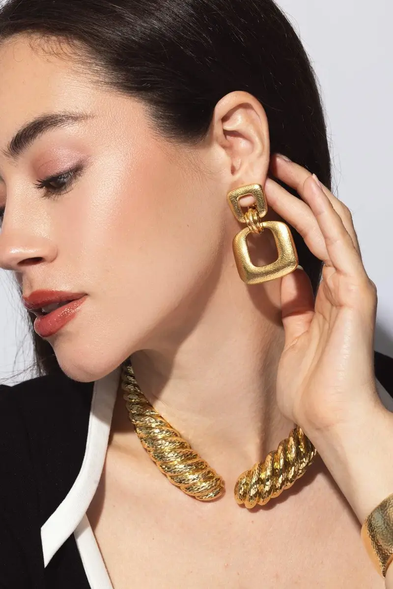DAVID WEBB Hammered Retro Hoop Earrings | Thumbnail 3