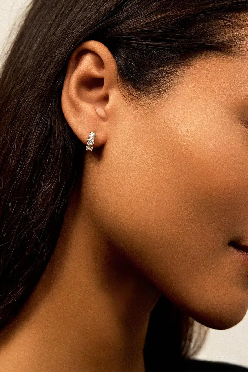 Melissa Kaye Sadie Huggie Hoop Earrings - White Gold - 4mm | Thumbnail 2