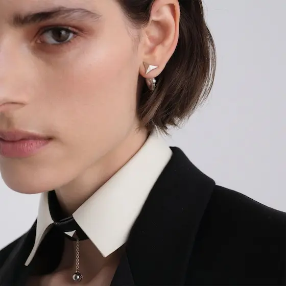 Fendi Earrings with the Cuneo on the front and horn-shaped | Thumbnail 3 Fendi Earrings with the Cuneo on the front and horn-shaped | Thumbnail 3