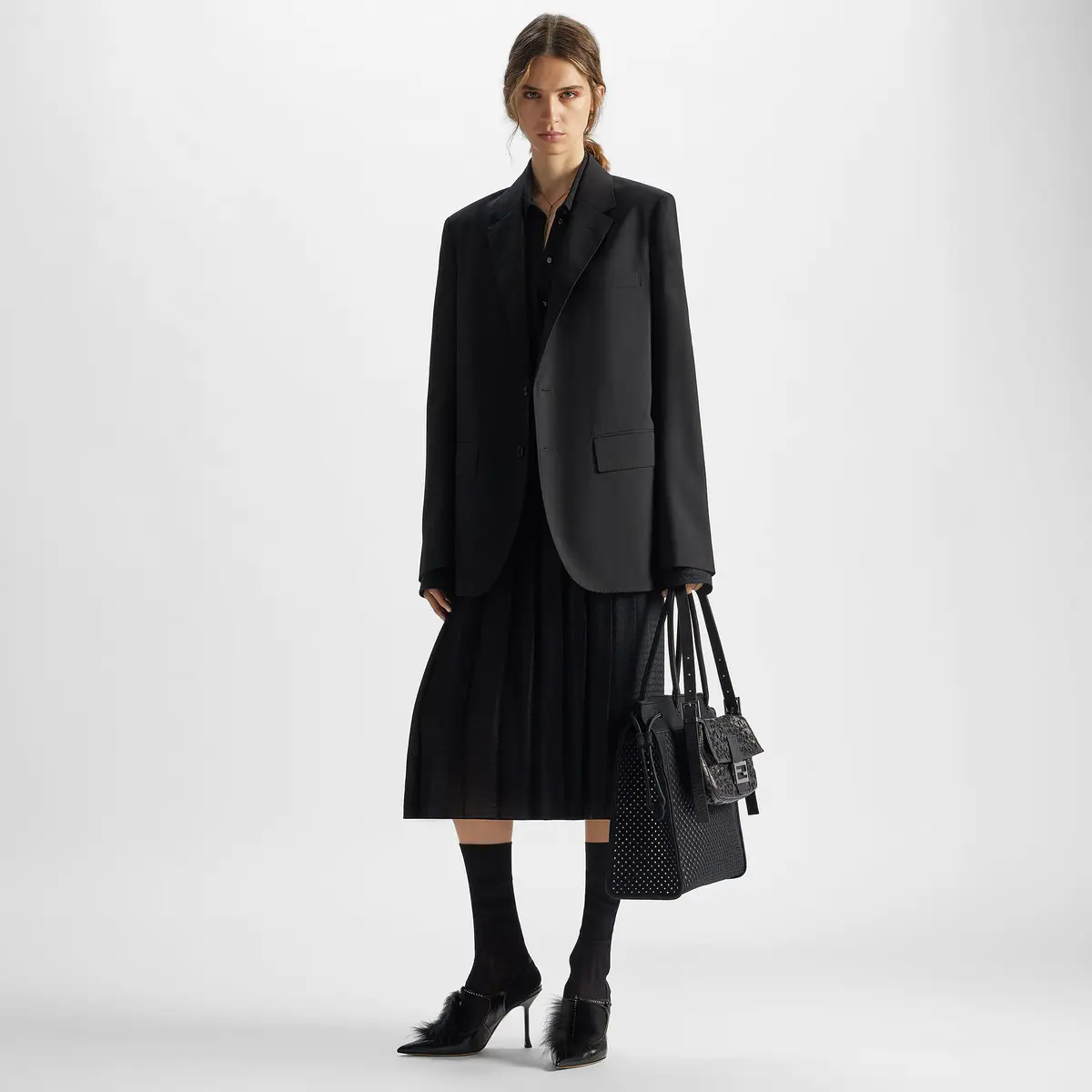 Fendi Inspired by the allure of film noir's femmes fatales | Thumbnail 5