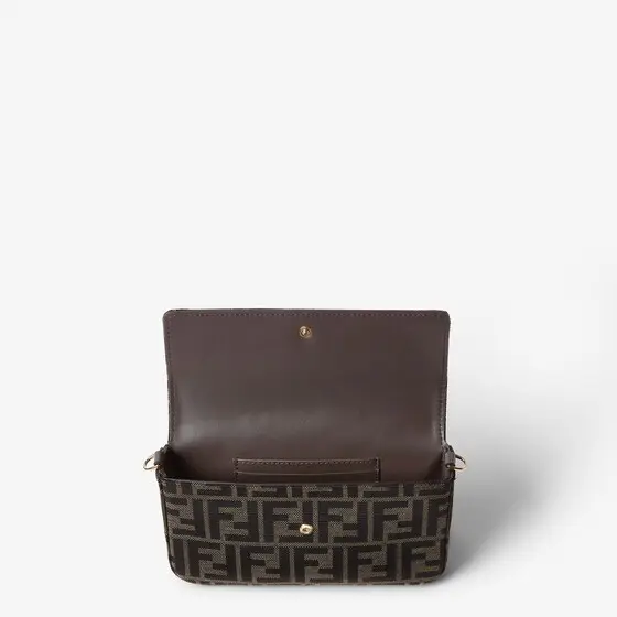 Fendi Tube Wallet on Chain | Thumbnail 4 Fendi Tube Wallet on Chain | Thumbnail 4