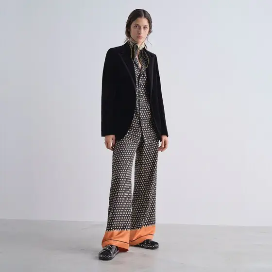 Fendi Two wide bands cross in a symmetrical embrace to create | Thumbnail 5