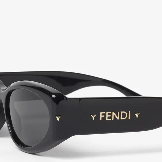 Fendi Graphic volumes and sculptural lines bring star status | Thumbnail 3 Fendi Graphic volumes and sculptural lines bring star status | Thumbnail 3