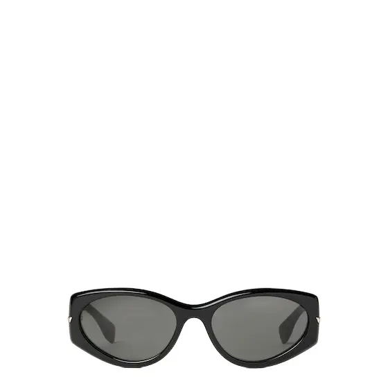 Graphic volumes and sculptural lines bring star status Graphic volumes and sculptural lines bring star status