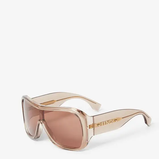 Fendi Graphic volumes and sculptural lines bring star status | Thumbnail 2 Fendi Graphic volumes and sculptural lines bring star status | Thumbnail 2