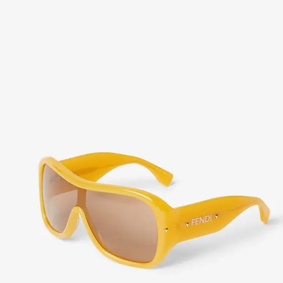 Fendi Graphic volumes and sculptural lines bring star status | Thumbnail 2 Fendi Graphic volumes and sculptural lines bring star status | Thumbnail 2