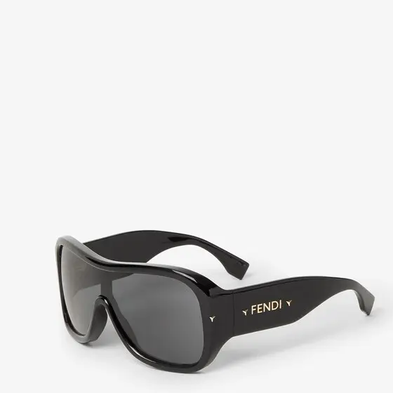 Fendi Graphic volumes and sculptural lines bring star status | Thumbnail 2