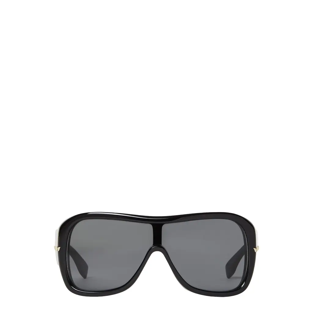 Graphic volumes and sculptural lines bring star status Graphic volumes and sculptural lines bring star status