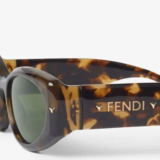 Fendi Graphic volumes and sculptural lines bring star status | Thumbnail 3 Fendi Graphic volumes and sculptural lines bring star status | Thumbnail 3