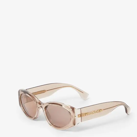 Fendi Graphic volumes and sculptural lines bring star status | Thumbnail 2 Fendi Graphic volumes and sculptural lines bring star status | Thumbnail 2