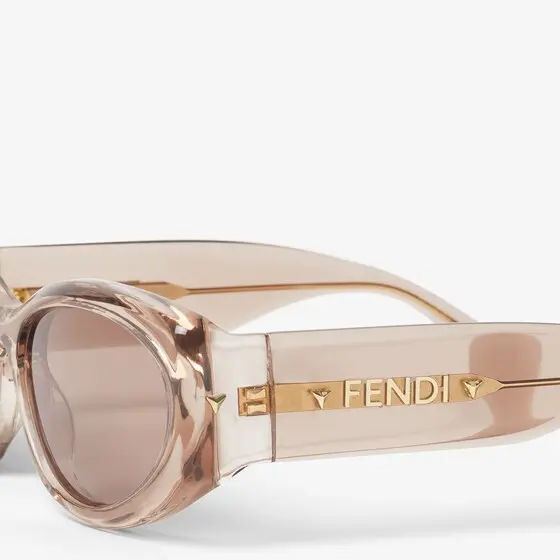 Fendi Graphic volumes and sculptural lines bring star status | Thumbnail 3 Fendi Graphic volumes and sculptural lines bring star status | Thumbnail 3